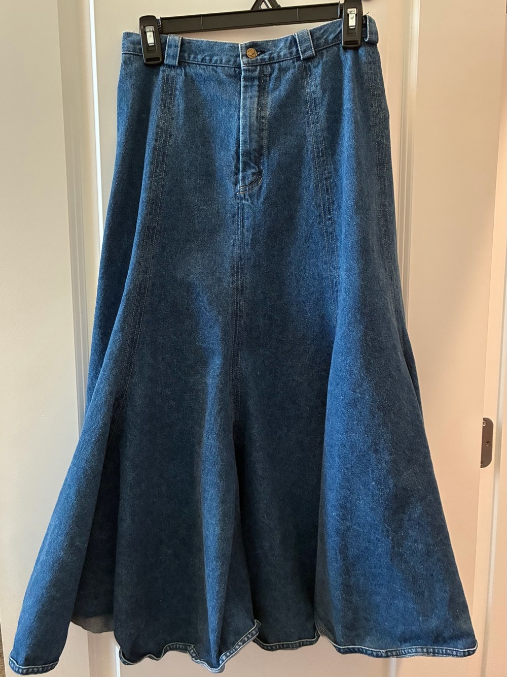 80’s vintage Blue Denim Flared Midi Skirt - Women